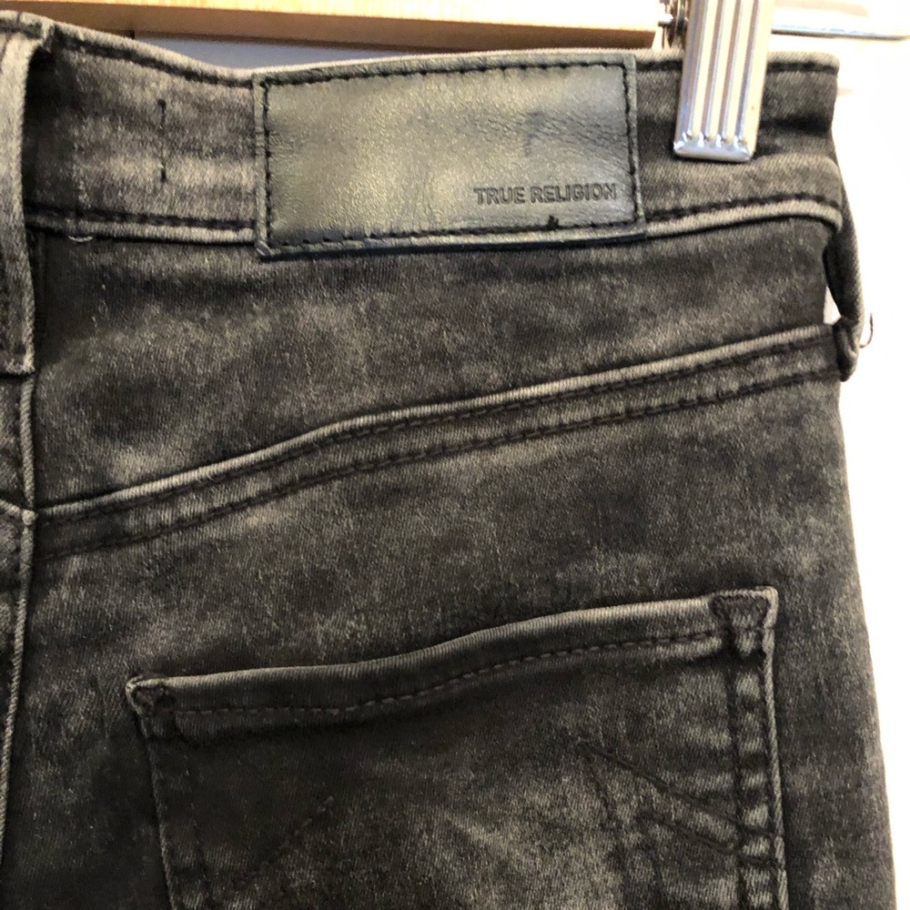 True Religion Denim Caia shorts, size 25W - Picture 7 of 8
